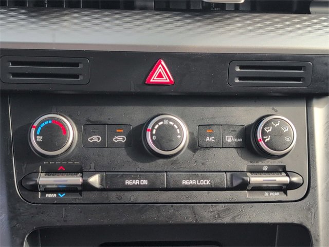 Used 2023 Kia Carnival LX image 16