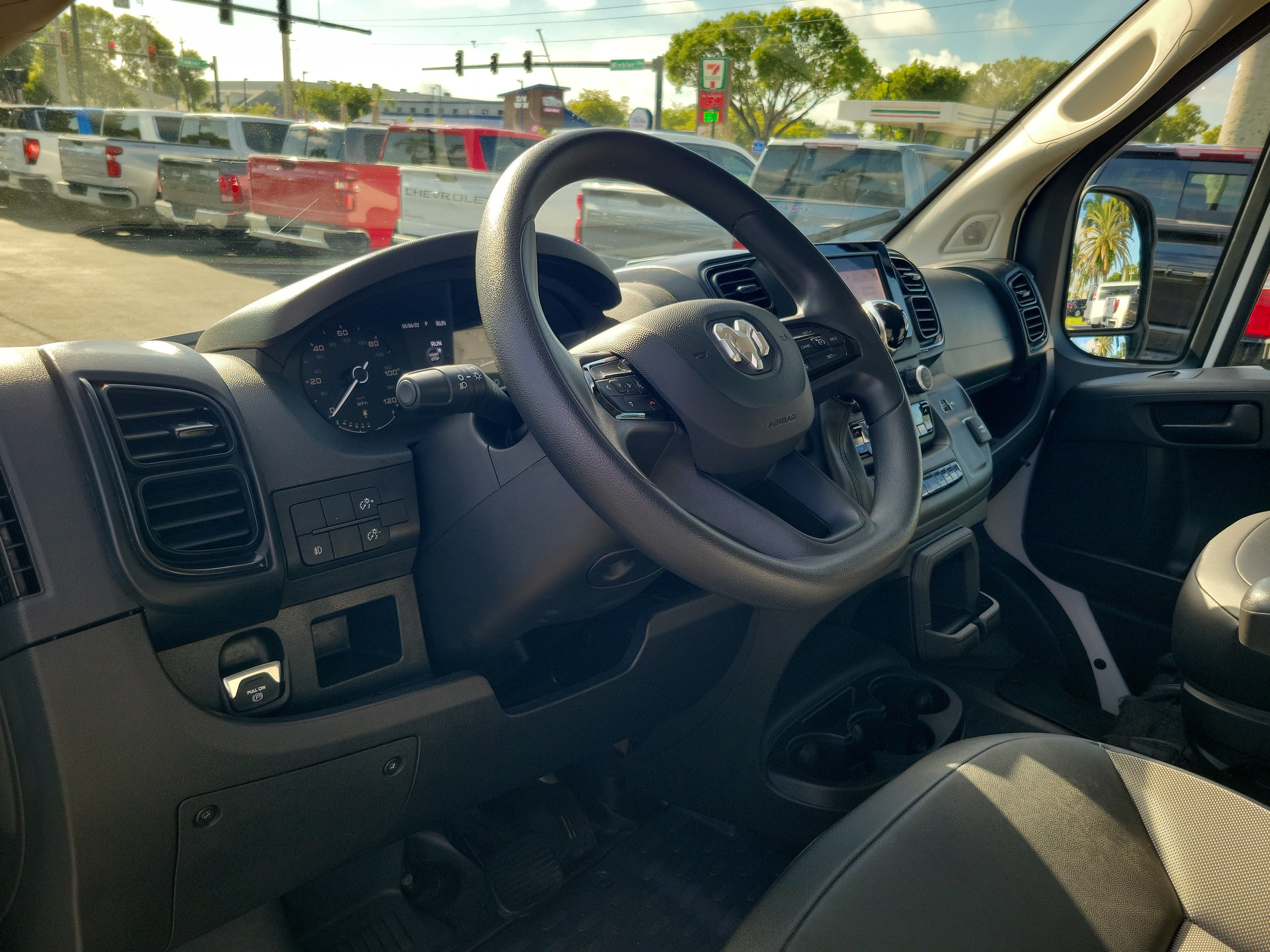 Used 2025 RAM ProMaster 2500 w/ Convenience Group FWD image 14