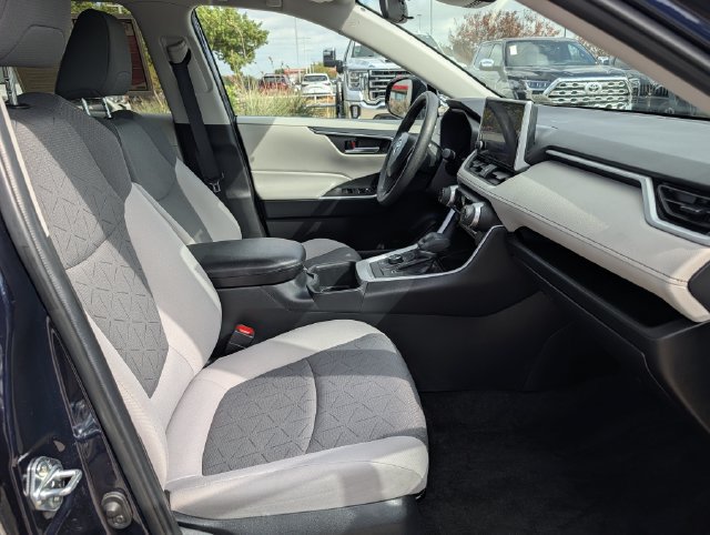 Used 2023 Toyota RAV4 XLE AWD/4WD image 31