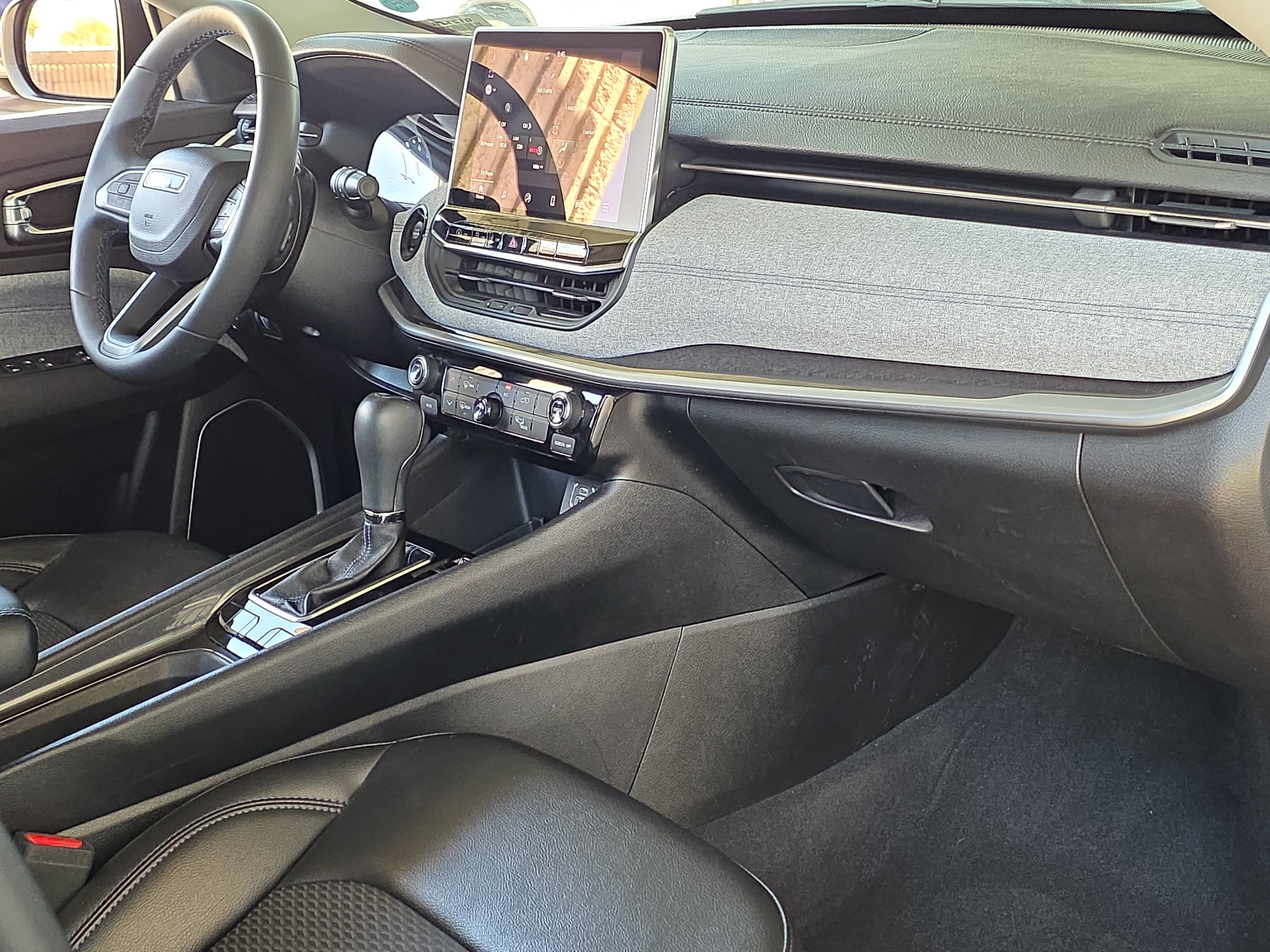 Used 2022 Jeep Compass Latitude FWD image 24