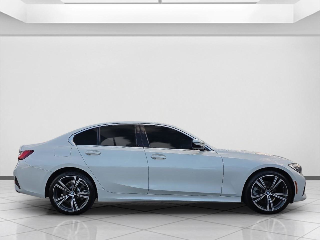 Used 2019 BMW 330i xDrive Sedan w/ Driving Assistance Package image 10