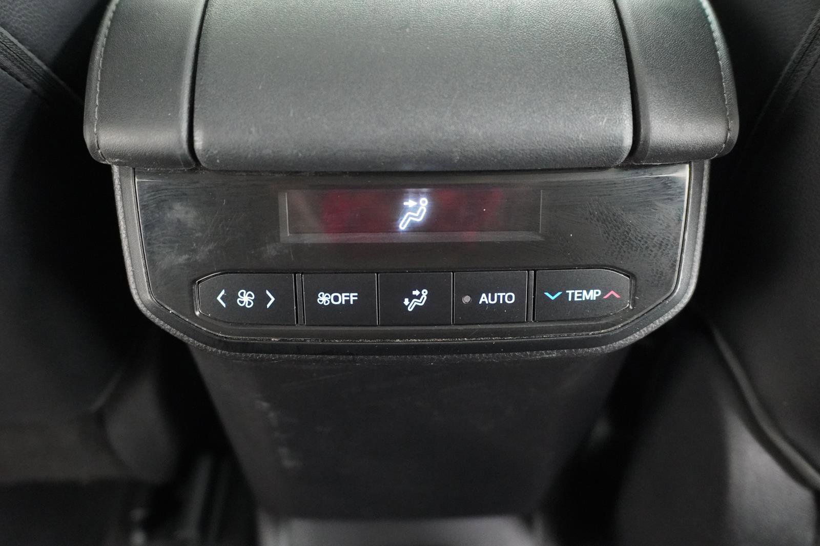 Used 2020 Toyota Highlander XLE FWD image 32