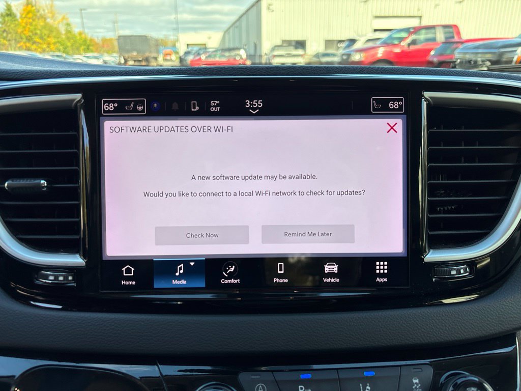 Used 2024 Chrysler Pacifica Touring-L FWD image 27