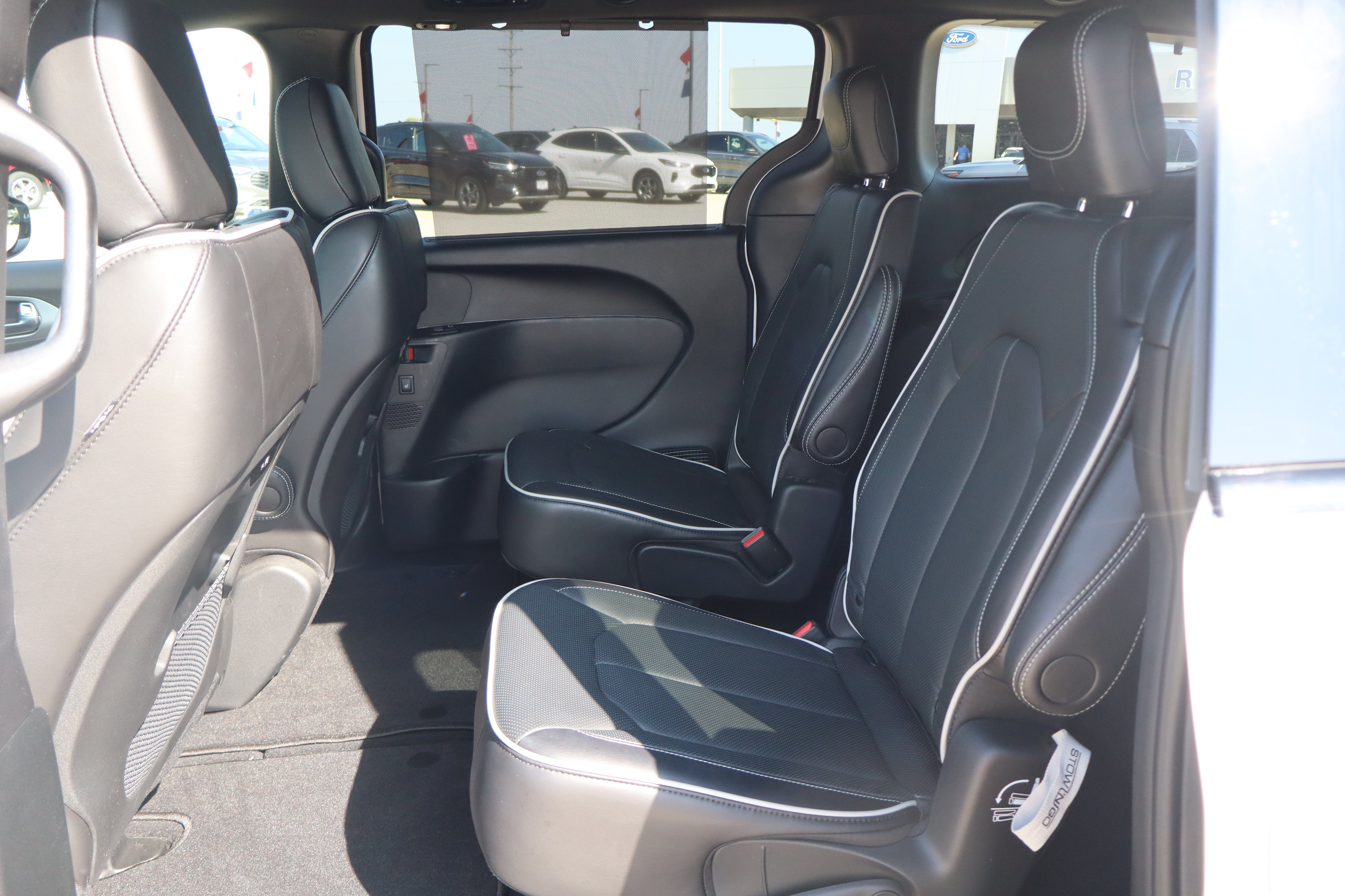 Used 2025 Chrysler Pacifica Limited FWD image 10