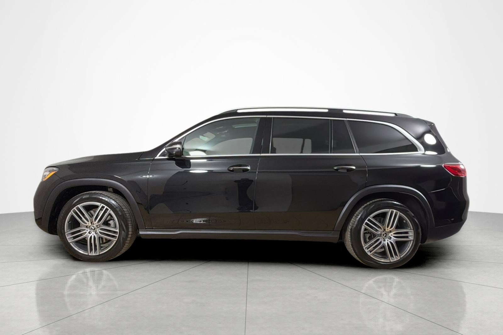 Used 2026 Mercedes-Benz GLS 450 4MATIC image 2