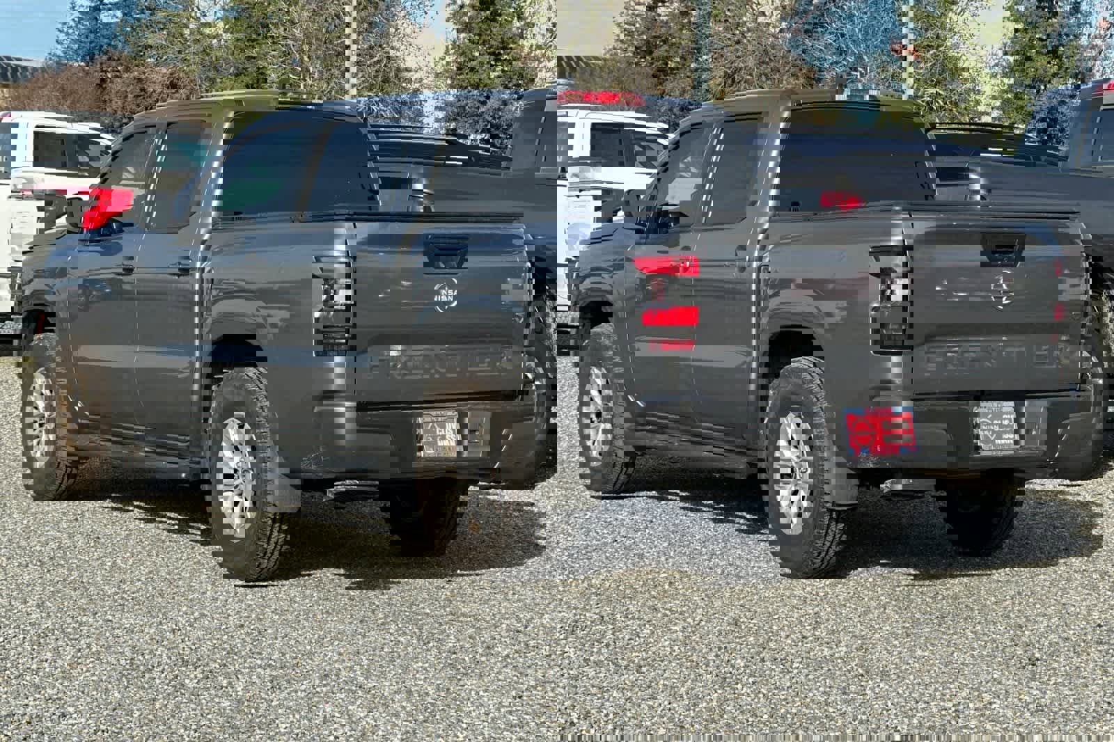 Used 2024 Nissan Frontier SV image 7