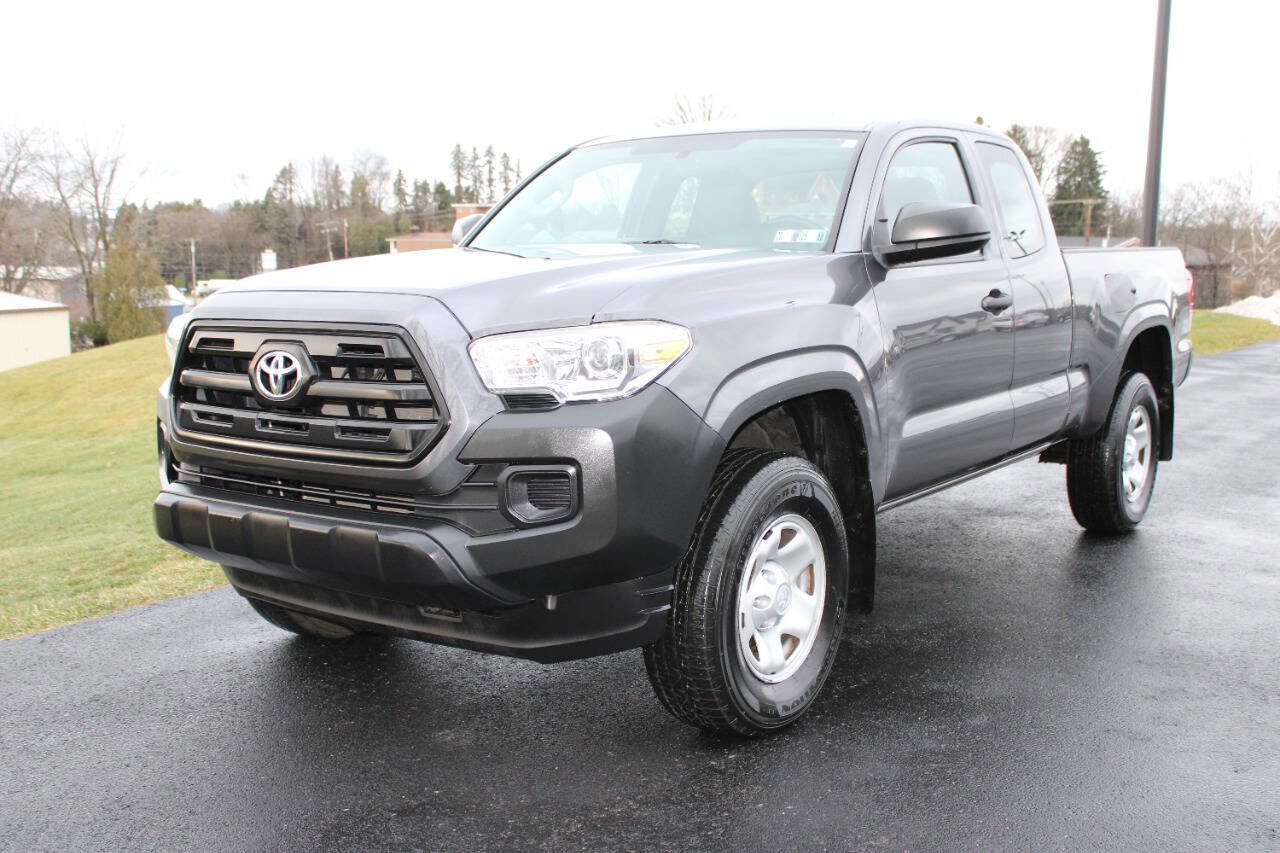 Used 2017 Toyota Tacoma 4x4 Access Cab image 3