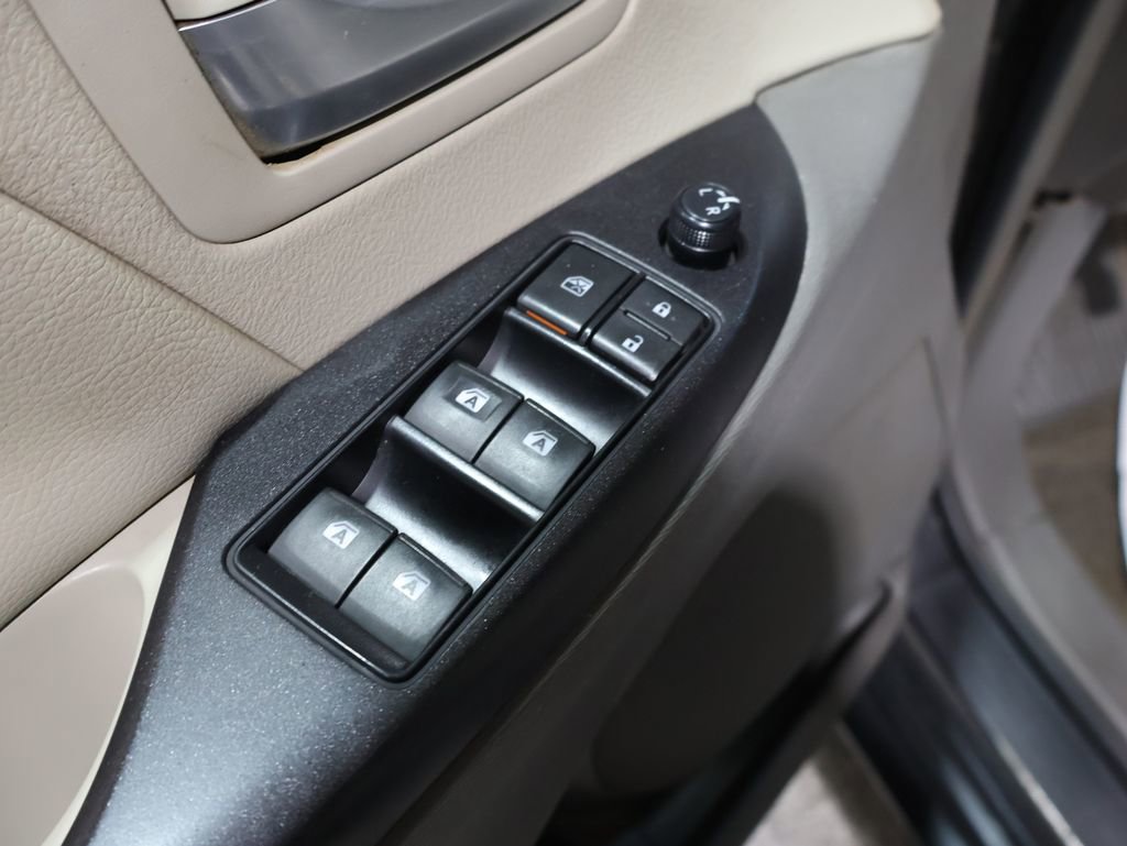 Used 2016 Toyota Sienna LE image 14