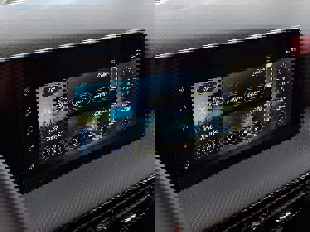 New 2025 Nissan Kicks SR image 14