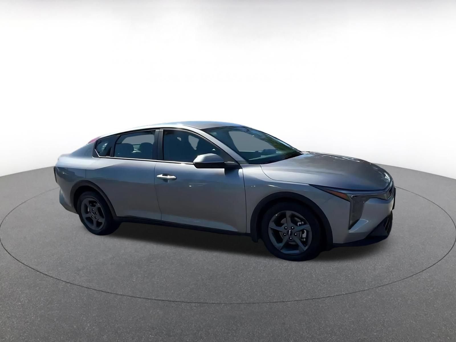 Used 2025 Kia K4 FWD image 2