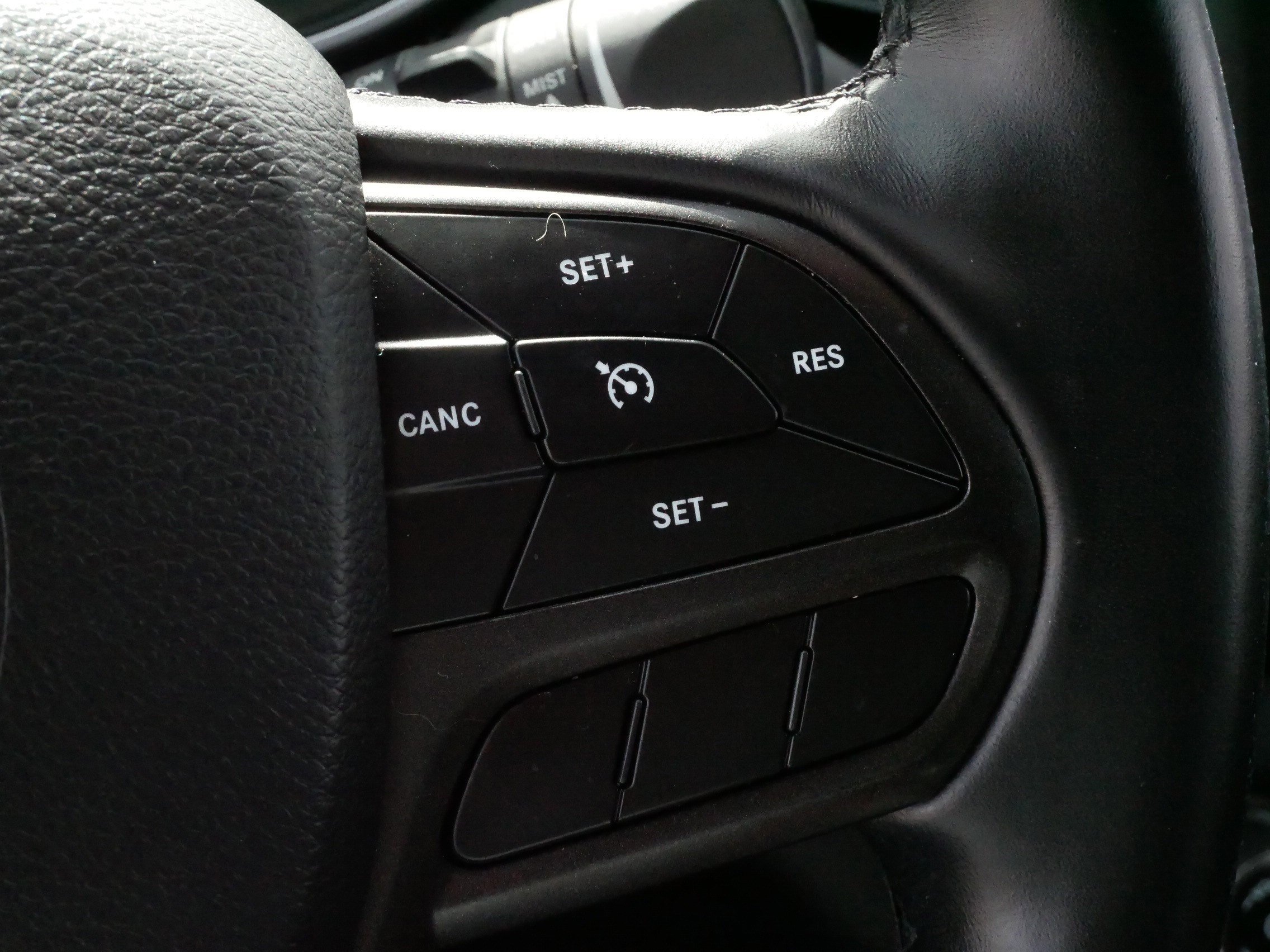 Used 2019 Jeep Cherokee Trailhawk w/ Cold Weather Group image 28