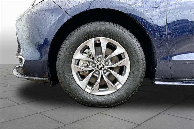 Certified 2024 Toyota Sienna XLE FWD image 11