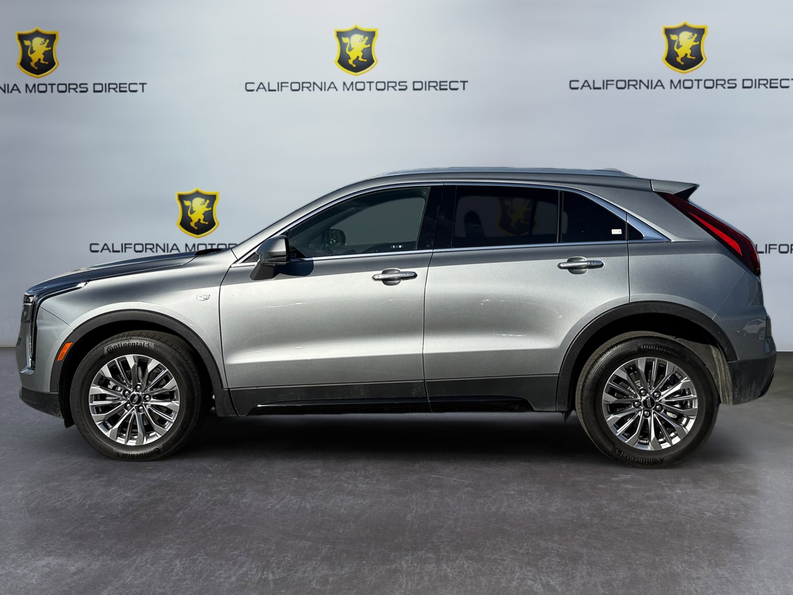 Used 2024 Cadillac XT4 Premium Luxury image 2