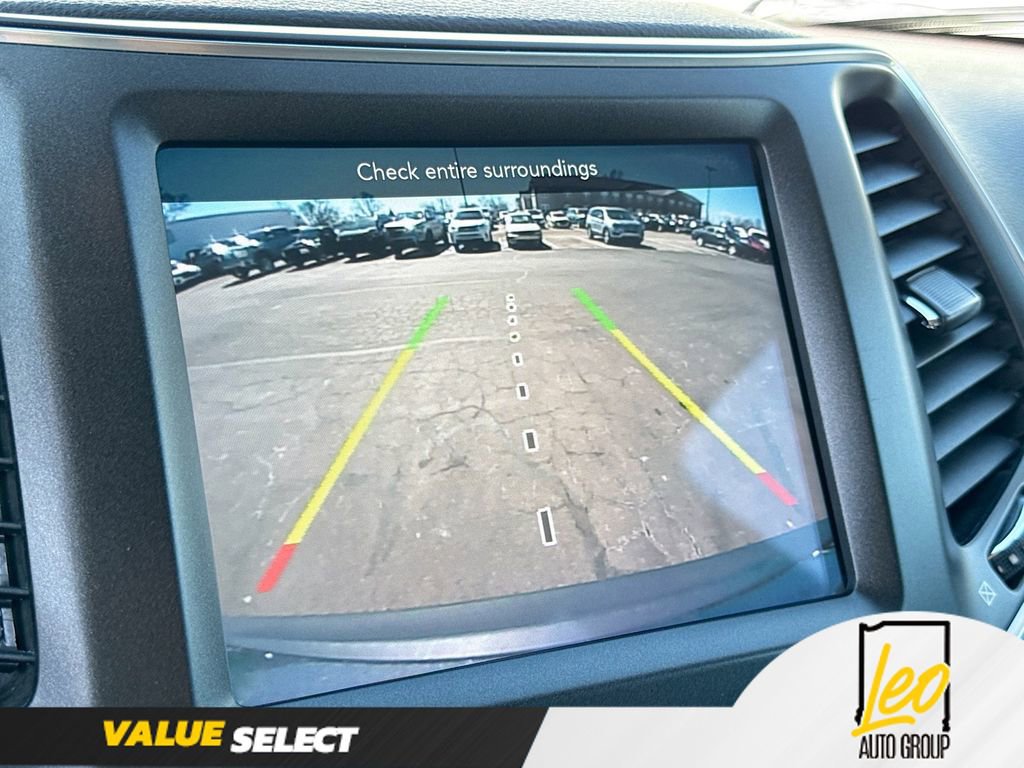 Used 2019 Jeep Cherokee Trailhawk w/ Cold Weather Group AWD/4WD image 13