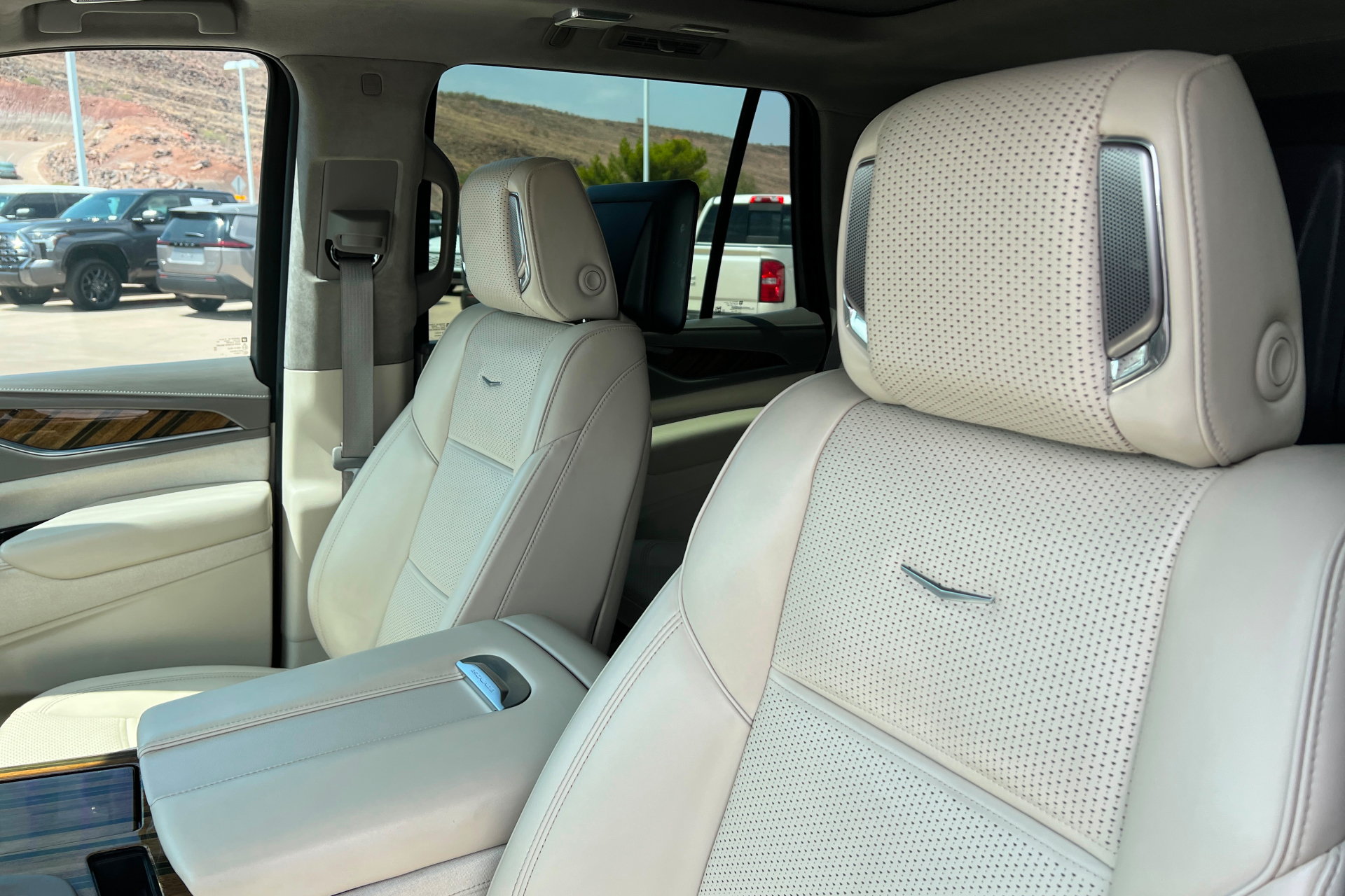 Used 2022 Cadillac Escalade Sport Platinum AWD/4WD image 17