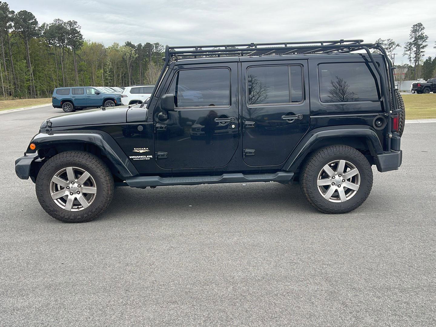 Used 2013 Jeep Wrangler Unlimited Sahara w/ Dual Top Group image 4