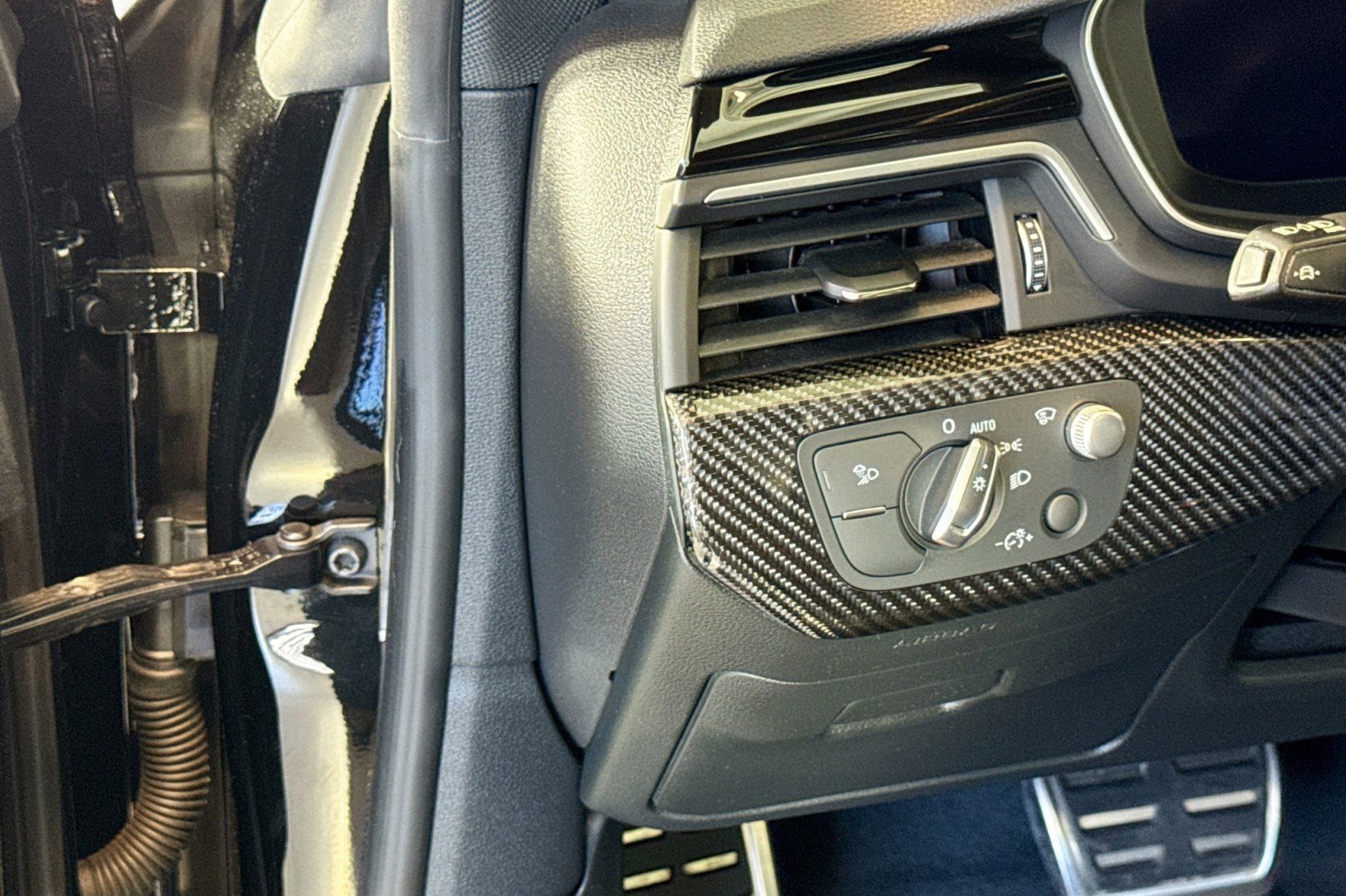 Used 2022 Audi RS 5 w/ Black Optic Carbon Package image 10