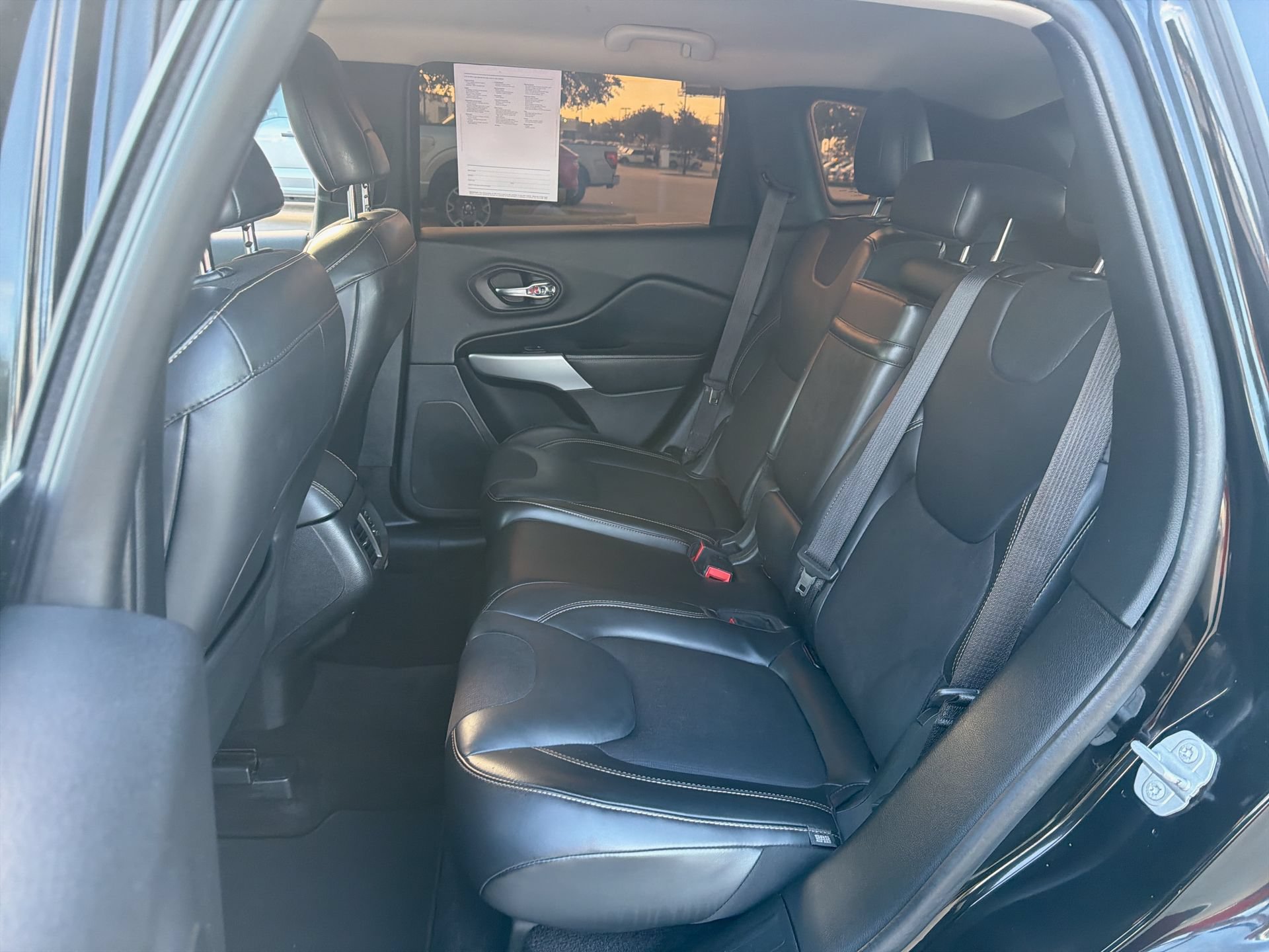 Used 2018 Jeep Cherokee Latitude Plus FWD image 21