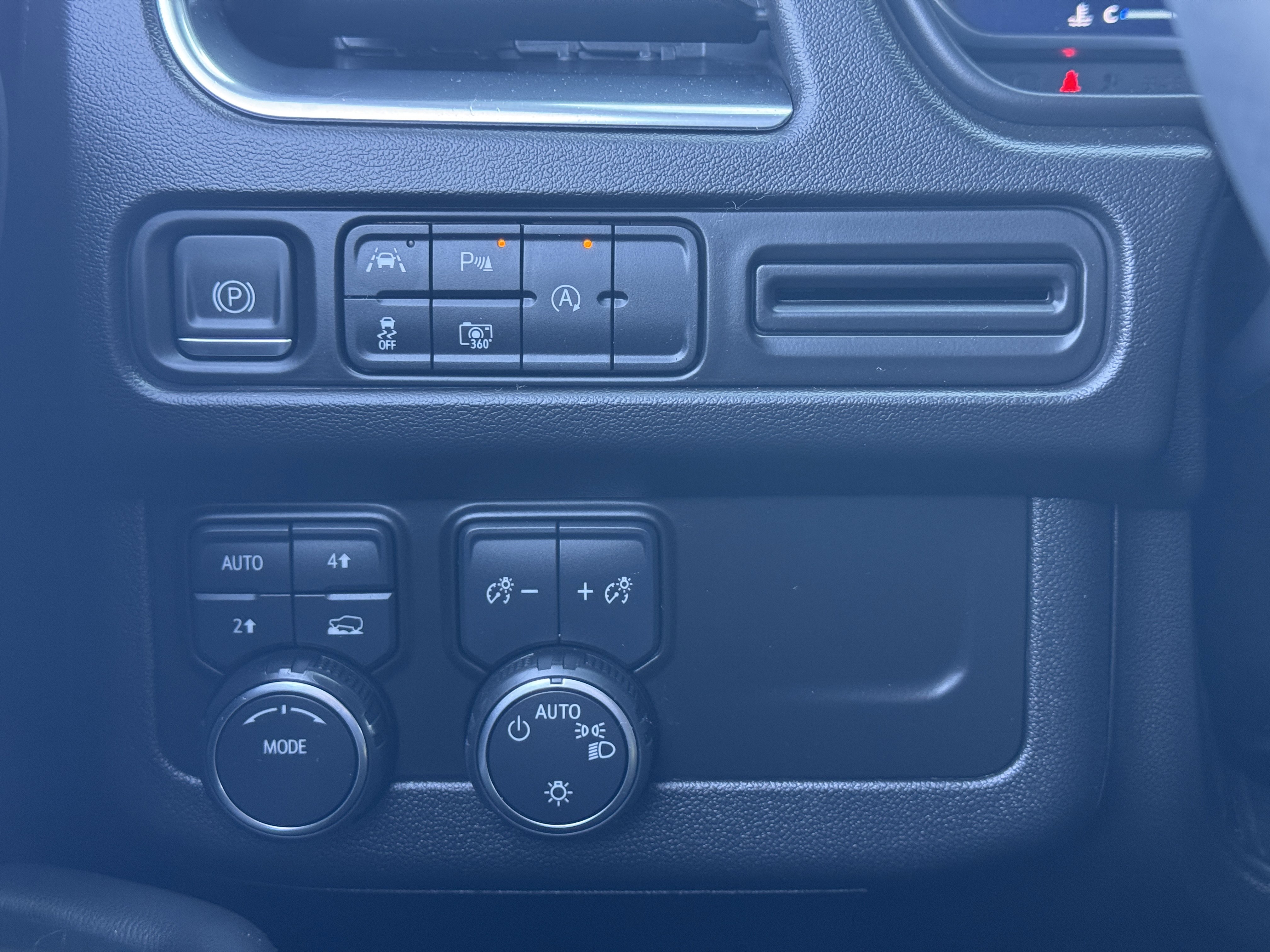 Used 2024 Chevrolet Tahoe LT w/ Luxury Package image 32