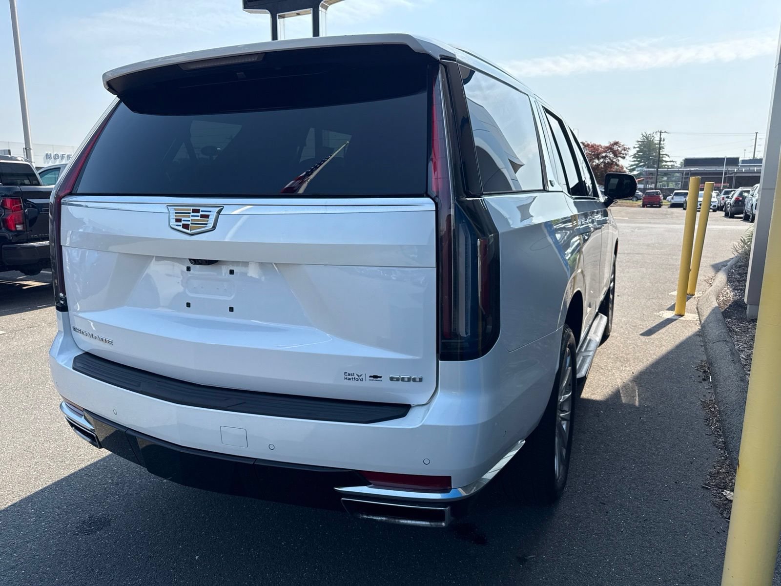 Used 2023 Cadillac Escalade Premium Luxury AWD/4WD image 6