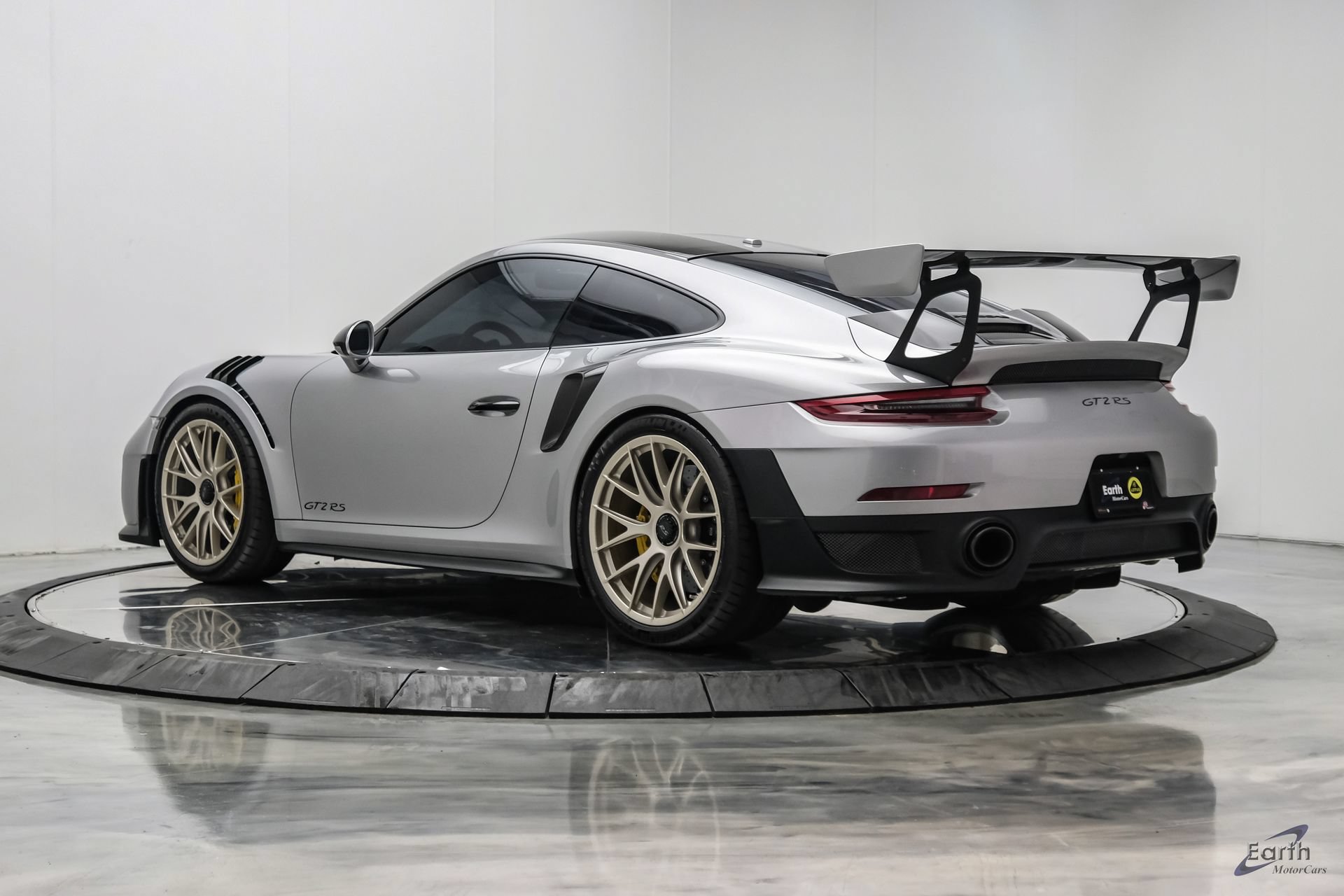 Used 2018 Porsche 911 GT2 RS RWD image 12