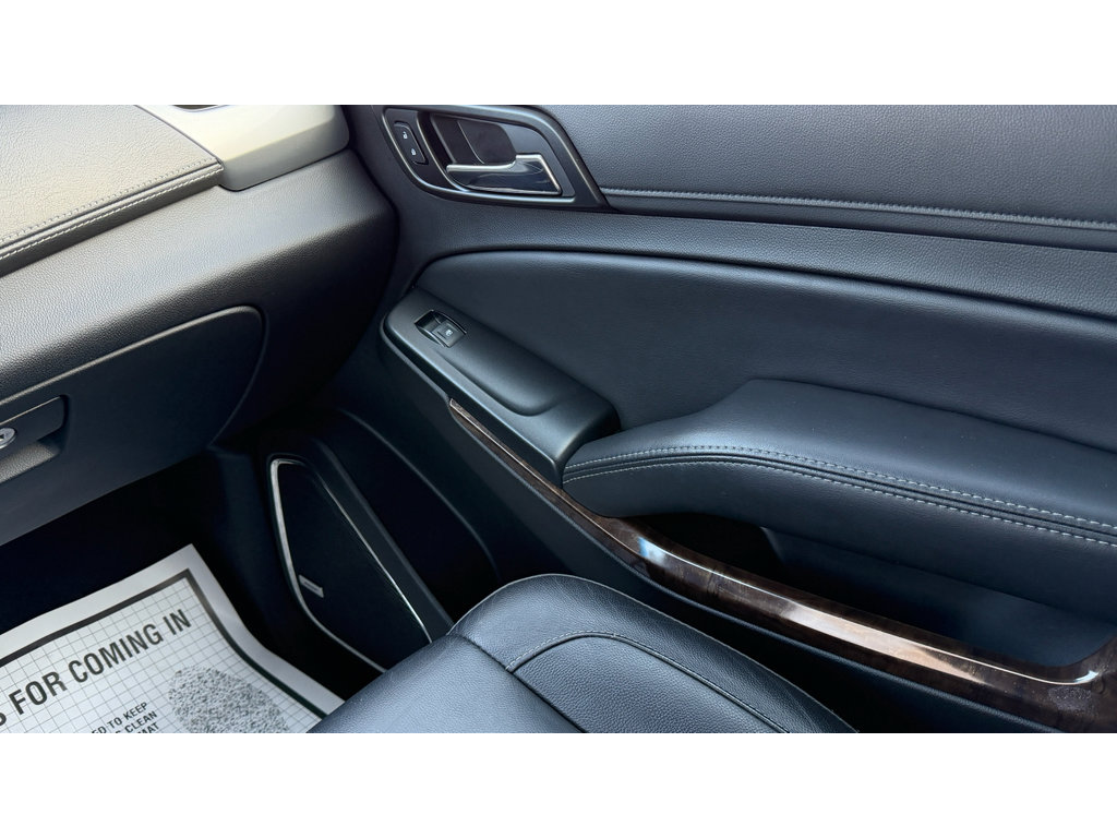 Used 2019 Chevrolet Suburban LT image 18