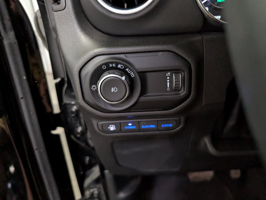 Used 2023 Jeep Wrangler Unlimited Sahara w/ Cold Weather Group AWD/4WD image 19