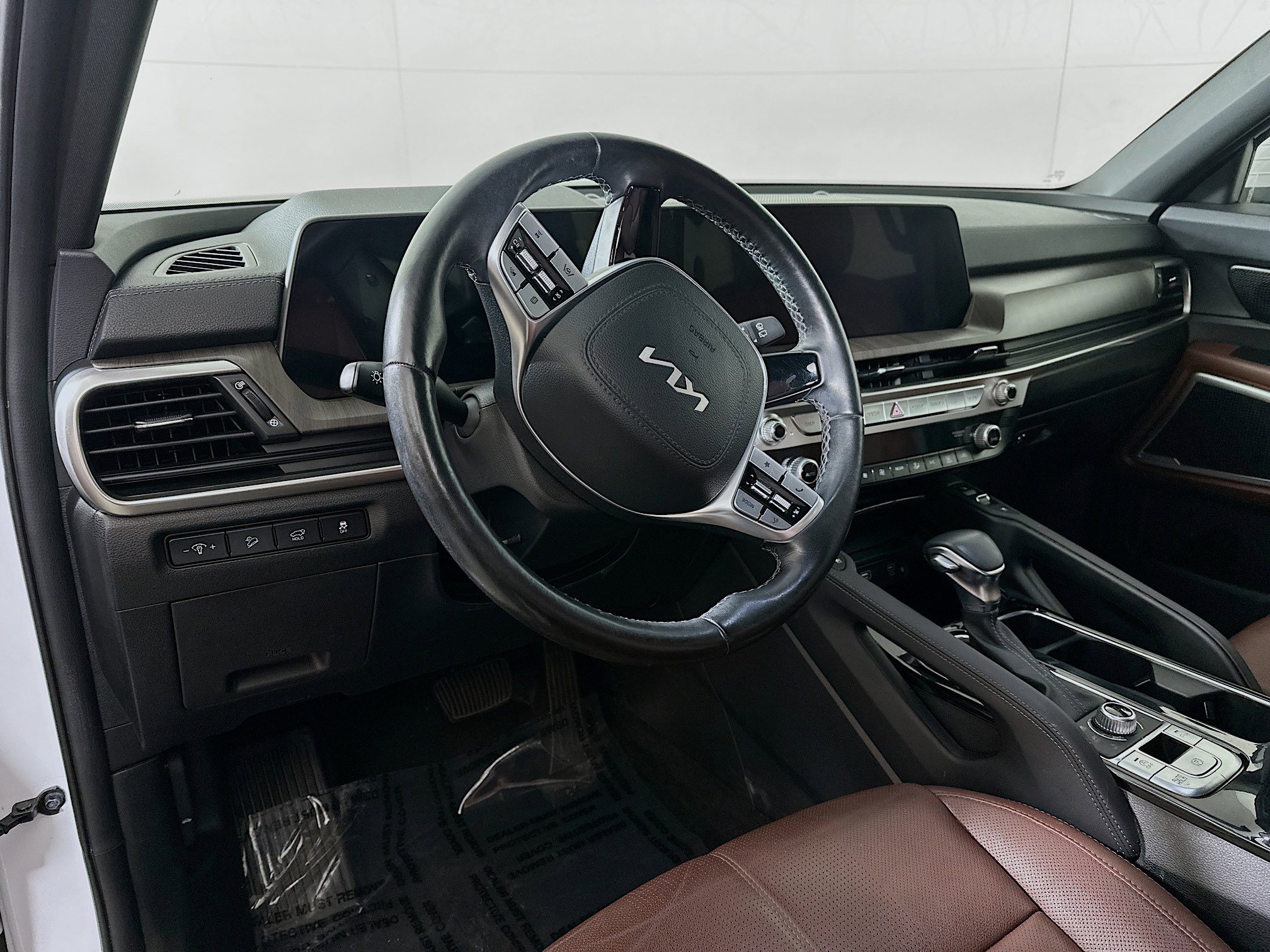 Used 2023 Kia Telluride EX w/ EX Captain's Chair Package image 9