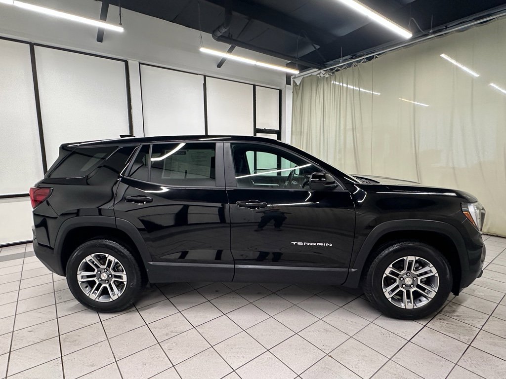 Used 2025 GMC Terrain Elevation AWD/4WD image 3
