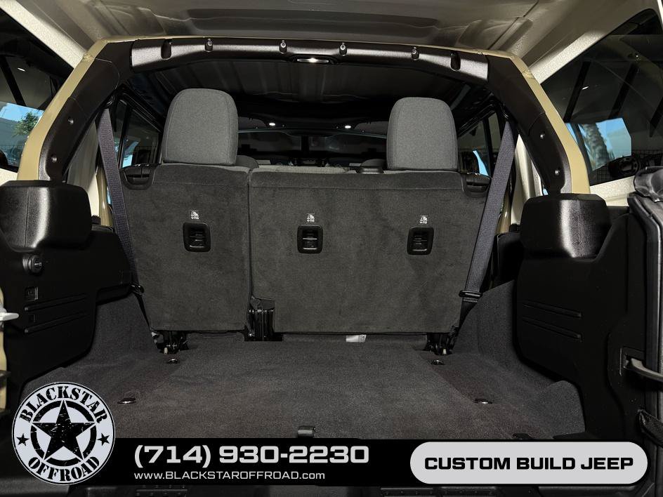 Used 2025 Jeep Wrangler Unlimited Rubicon AWD/4WD image 22