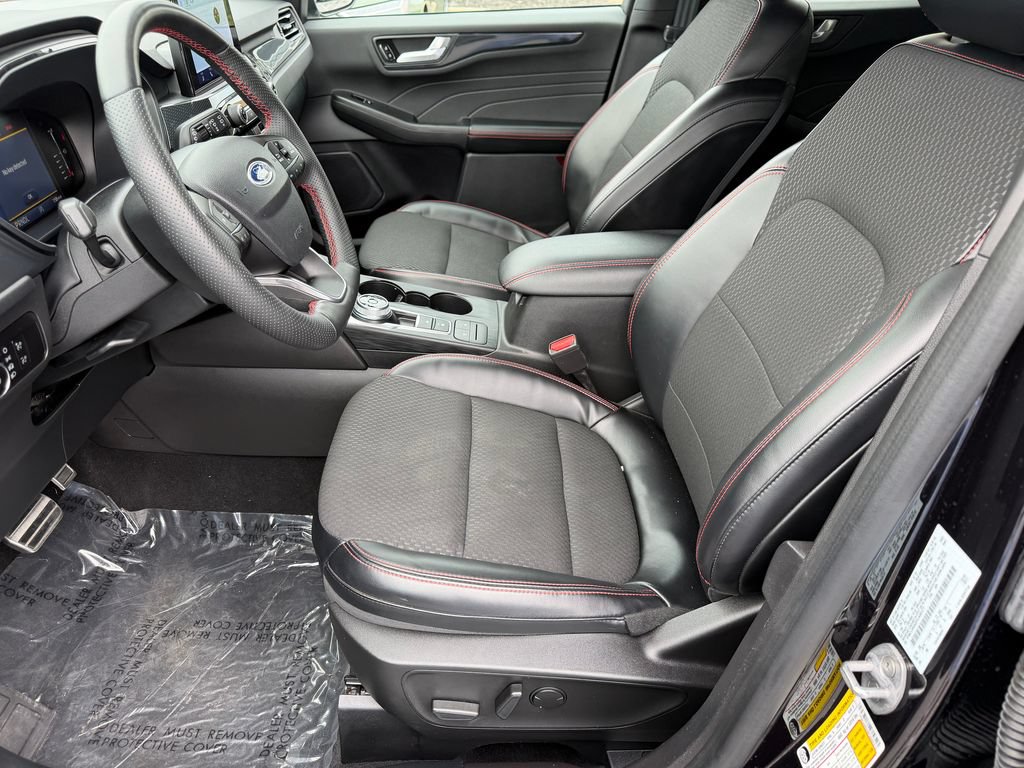 Used 2023 Ford Escape ST-Line Select AWD/4WD image 3