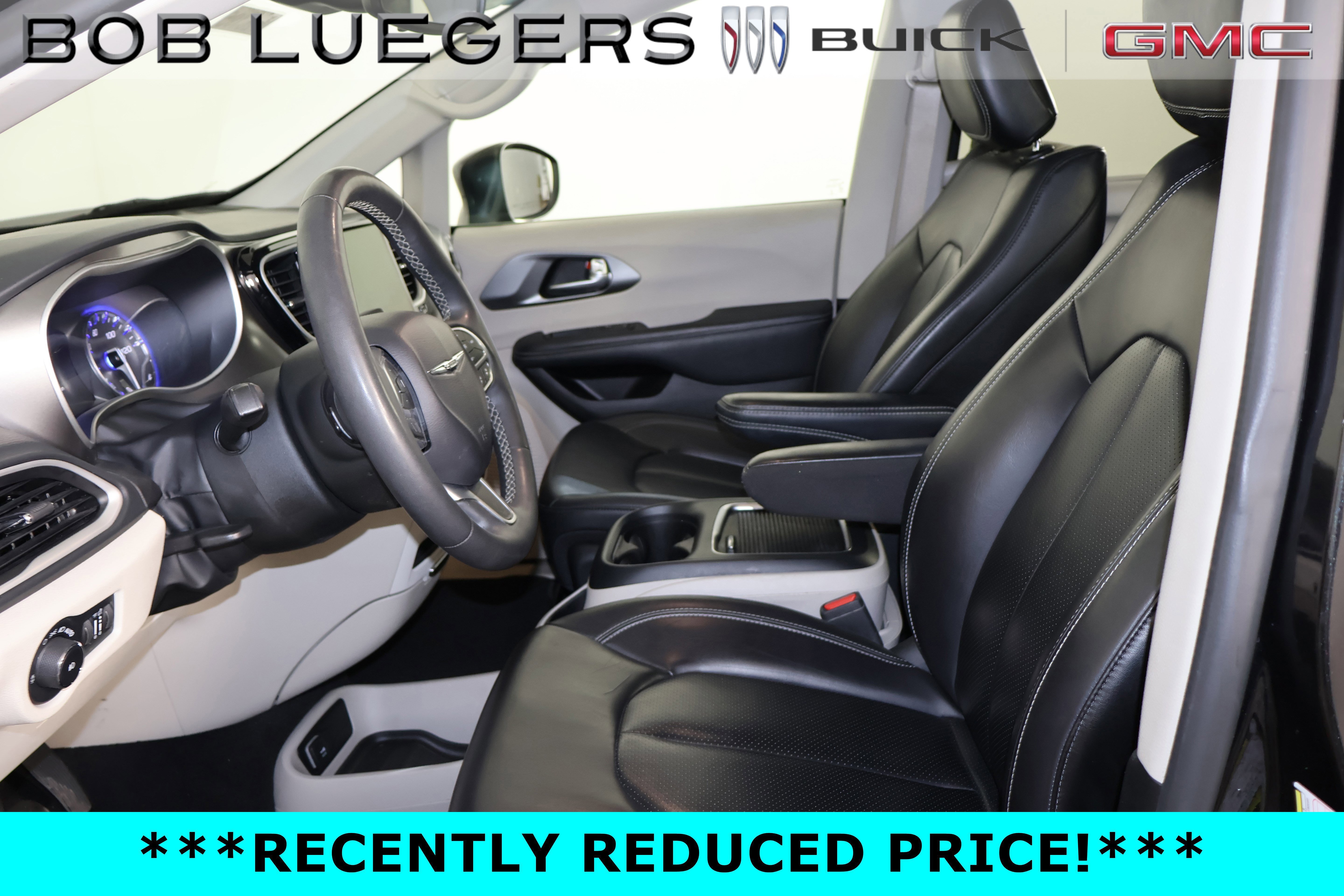 Used 2023 Chrysler Pacifica Touring-L FWD image 8
