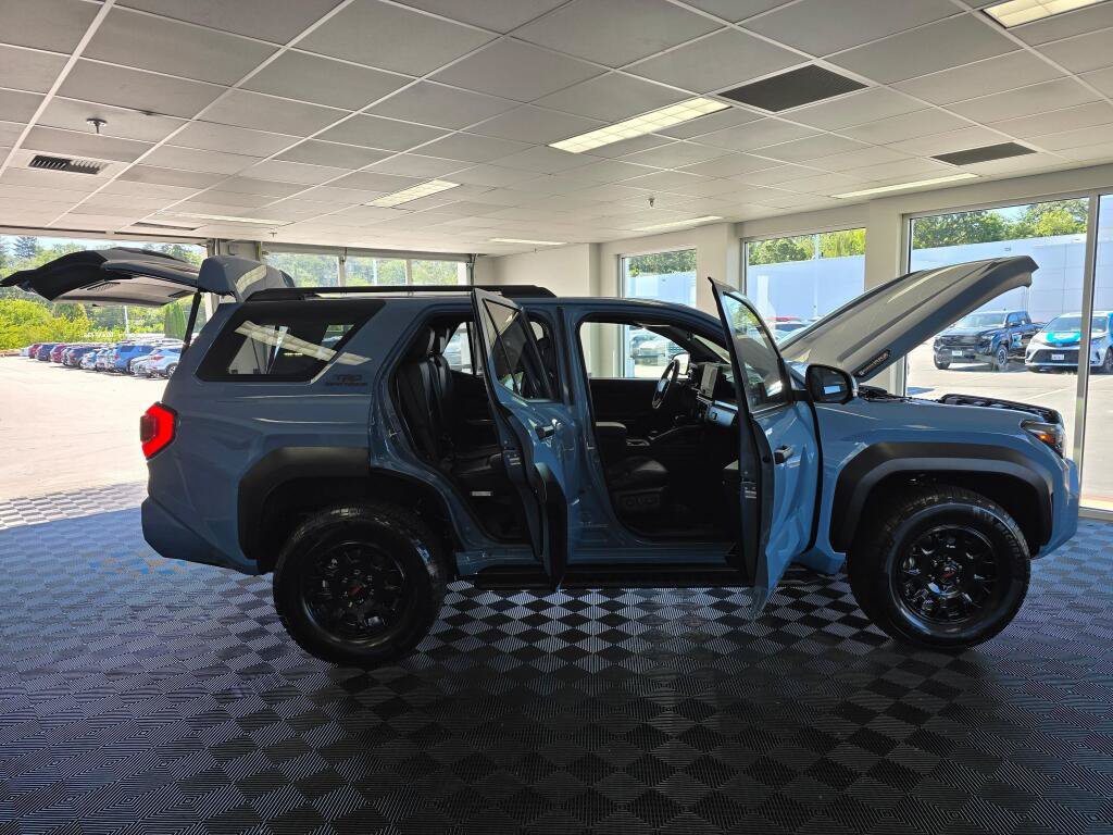 Certified 2025 Toyota 4Runner TRD Off-Road Premium AWD/4WD image 17