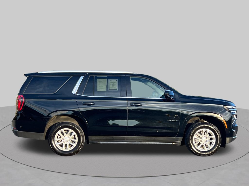 Used 2025 Chevrolet Tahoe LT AWD/4WD image 3