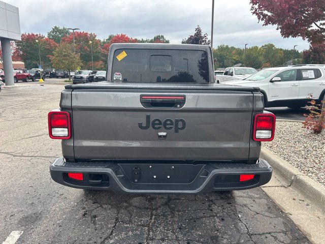 Used 2025 Jeep Gladiator Sport AWD/4WD image 3