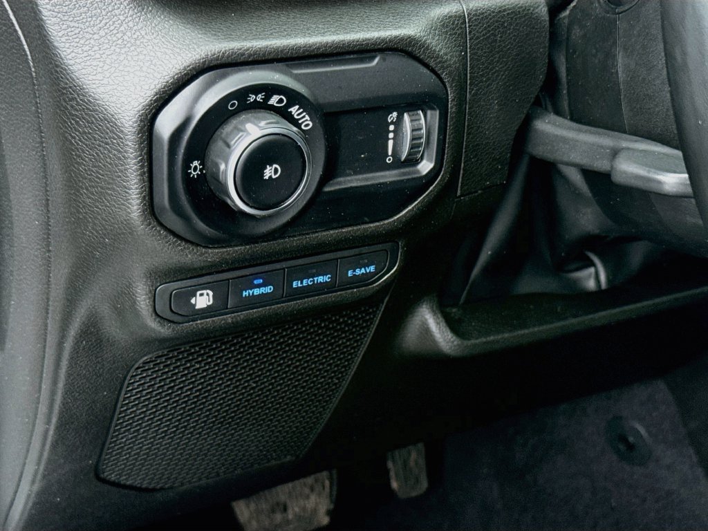 Used 2023 Jeep Wrangler Unlimited Sahara w/ Cold Weather Group AWD/4WD image 11