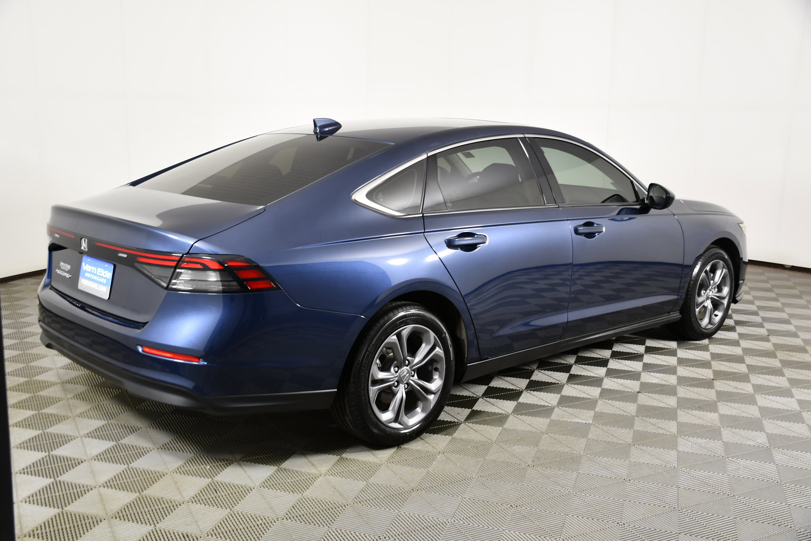 Certified 2024 Honda Accord EX image 6