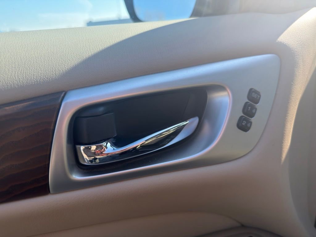 Used 2017 Nissan Pathfinder Platinum w/ Cargo Package image 11