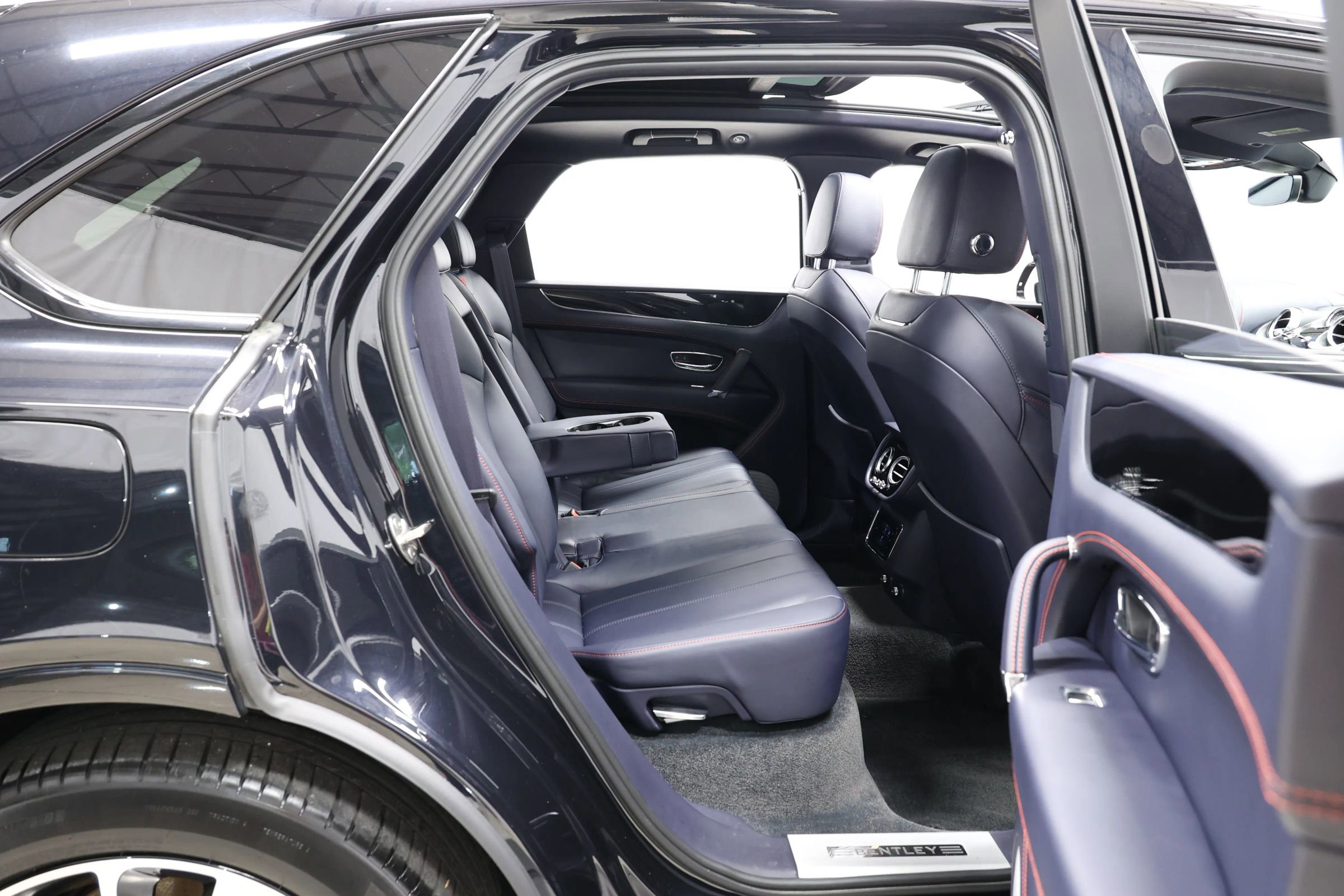 Used 2019 Bentley Bentayga AWD/4WD image 76