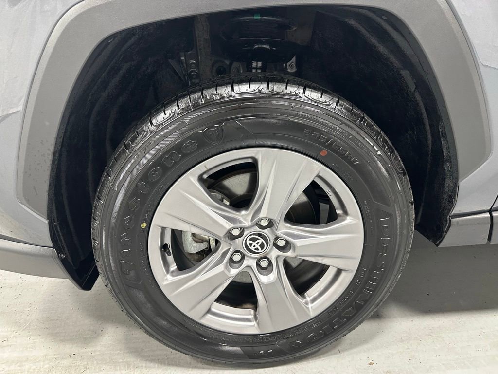 Used 2025 Toyota RAV4 XLE AWD/4WD image 59