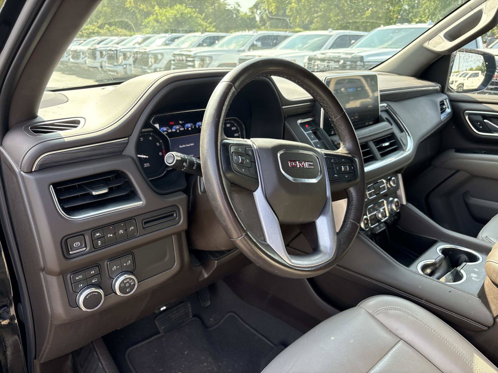Used 2021 GMC Yukon SLT w/ Rear Media and Nav Package AWD/4WD image 18