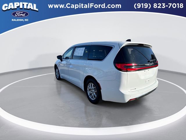 Used 2024 Chrysler Pacifica Touring-L image 6