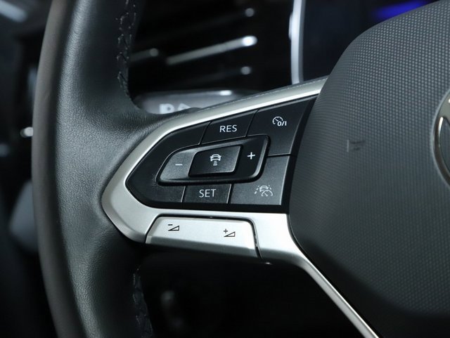 Used 2025 Volkswagen Jetta SE w/ Black Wheel Package image 21