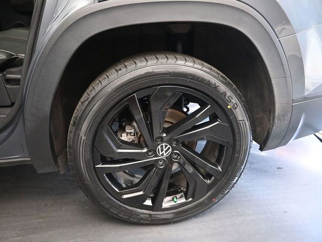 Used 2023 Volkswagen Atlas SE w/ Black Wheel Package image 14