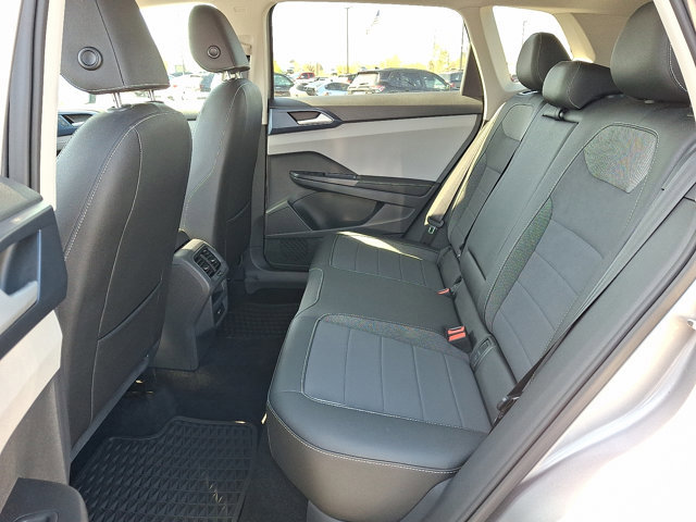 Used 2024 Volkswagen Taos SE AWD/4WD image 11