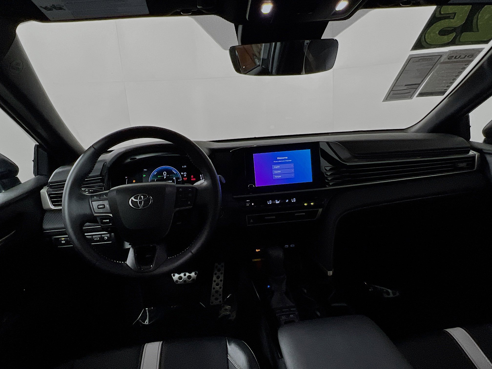 Used 2025 Toyota Camry SE image 30