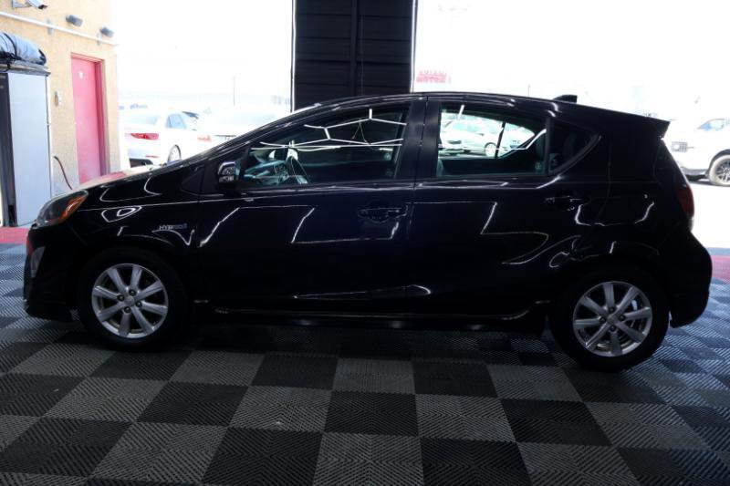 Used 2017 Toyota Prius C One image 4