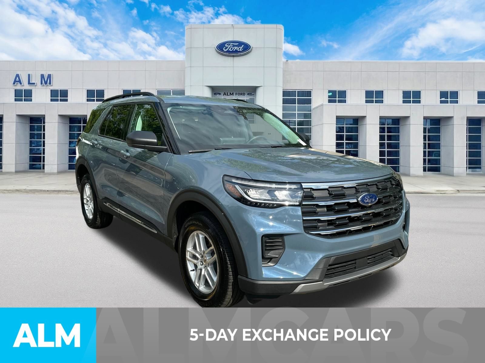 Used 2025 Ford Explorer Active AWD/4WD image 3