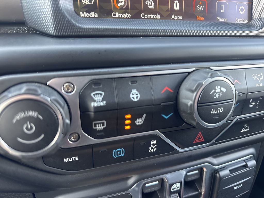 Used 2023 Jeep Wrangler Unlimited w/ Sun & Screen Package AWD/4WD image 21