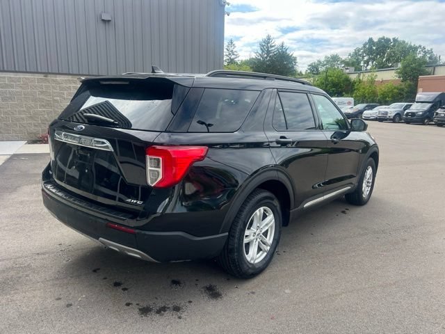 Used 2023 Ford Explorer XLT w/ Equipment Group 202A AWD/4WD image 5
